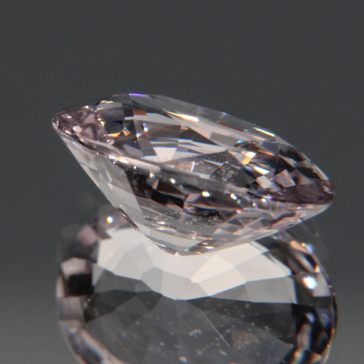 Hellvioletter Spinell 3.26ct