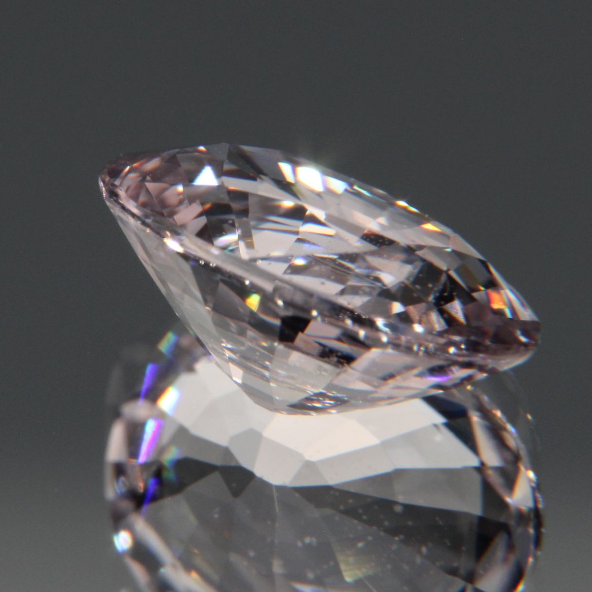 Hellvioletter Spinell 3.26ct