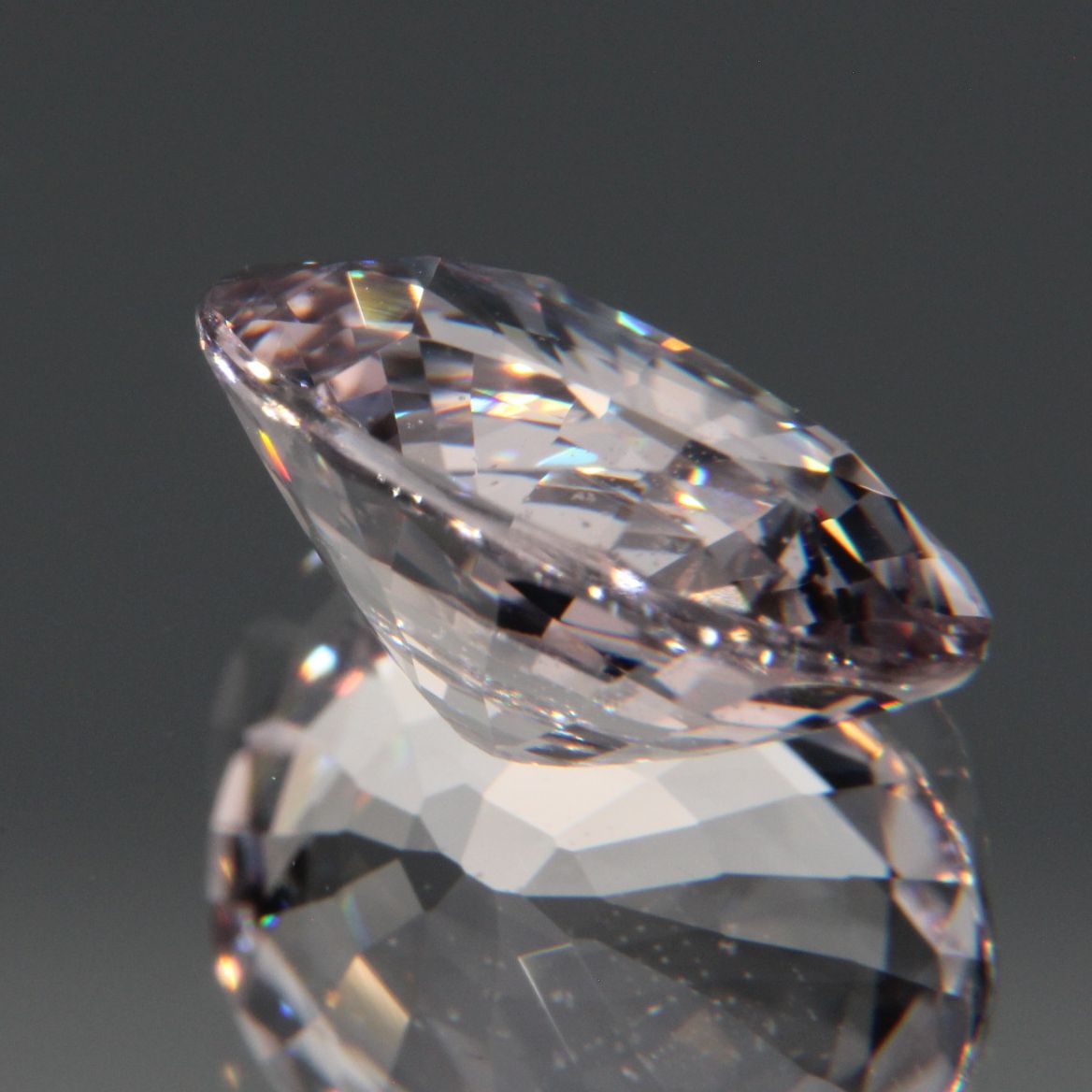 Hellvioletter Spinell 3.26ct