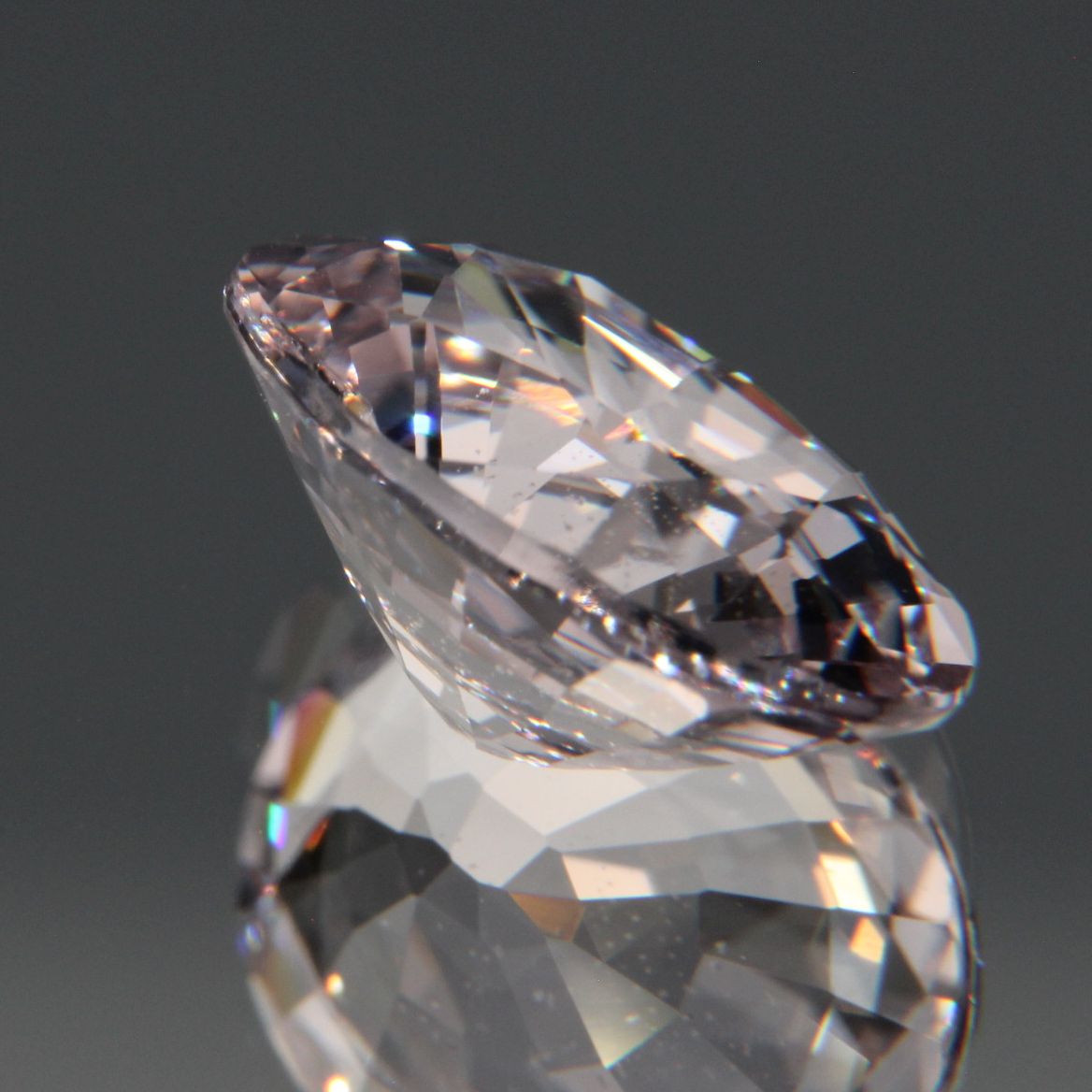 Hellvioletter Spinell 3.26ct