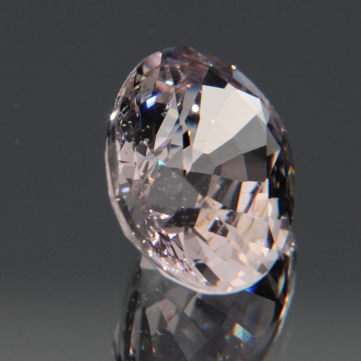 Hellvioletter Spinell 3.26ct
