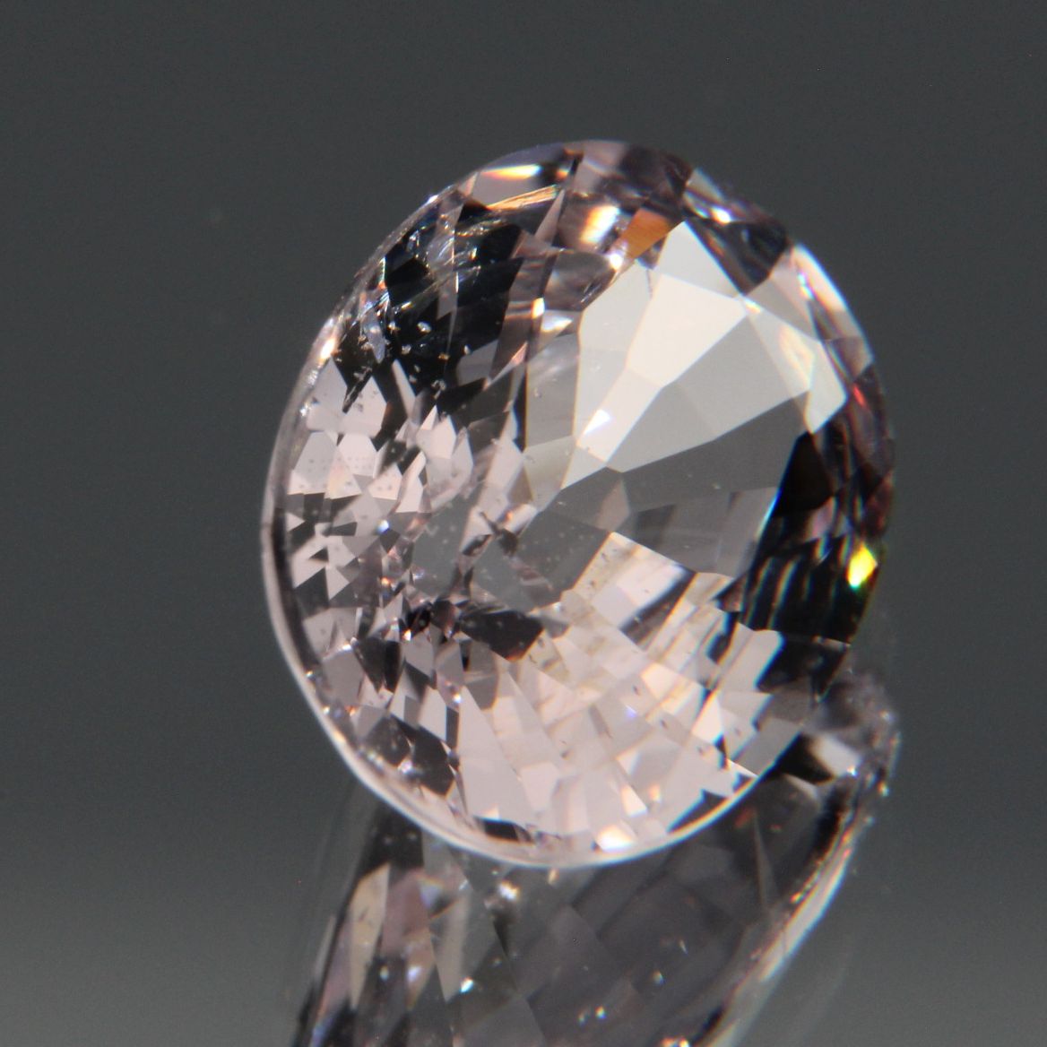 Hellvioletter Spinell 3.26ct