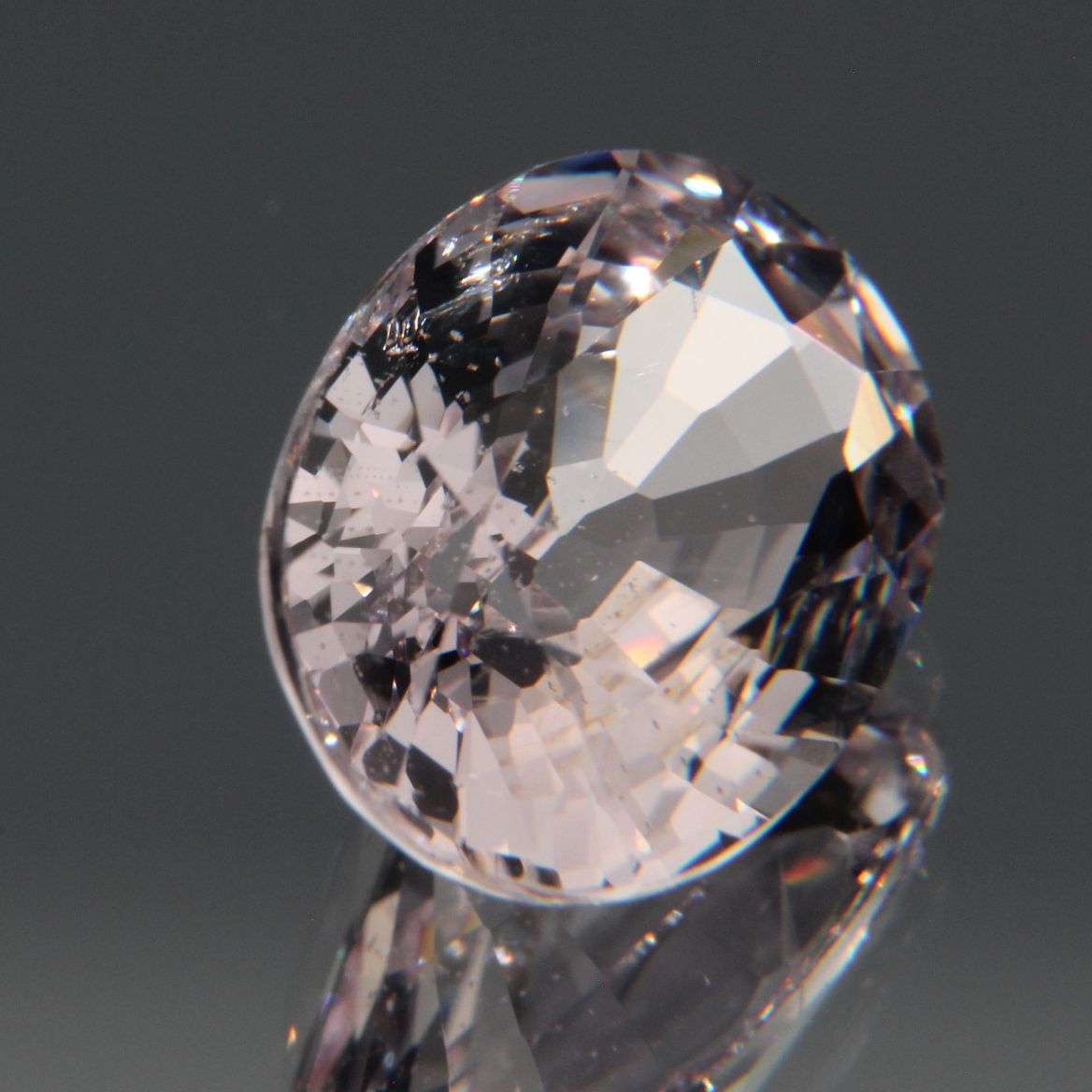 Hellvioletter Spinell 3.26ct