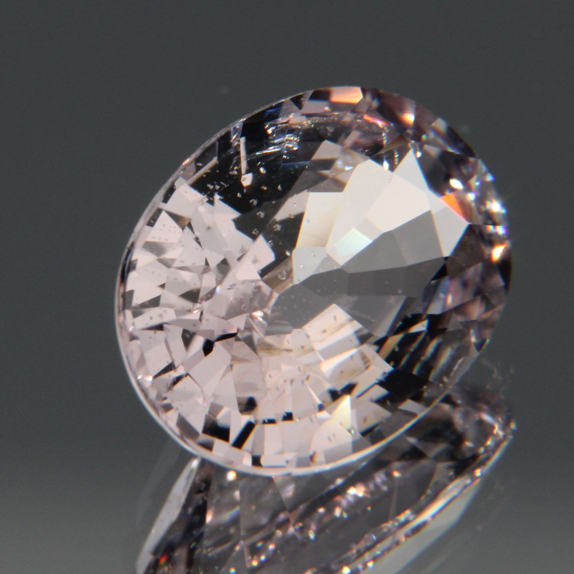 Hellvioletter Spinell 3.26ct