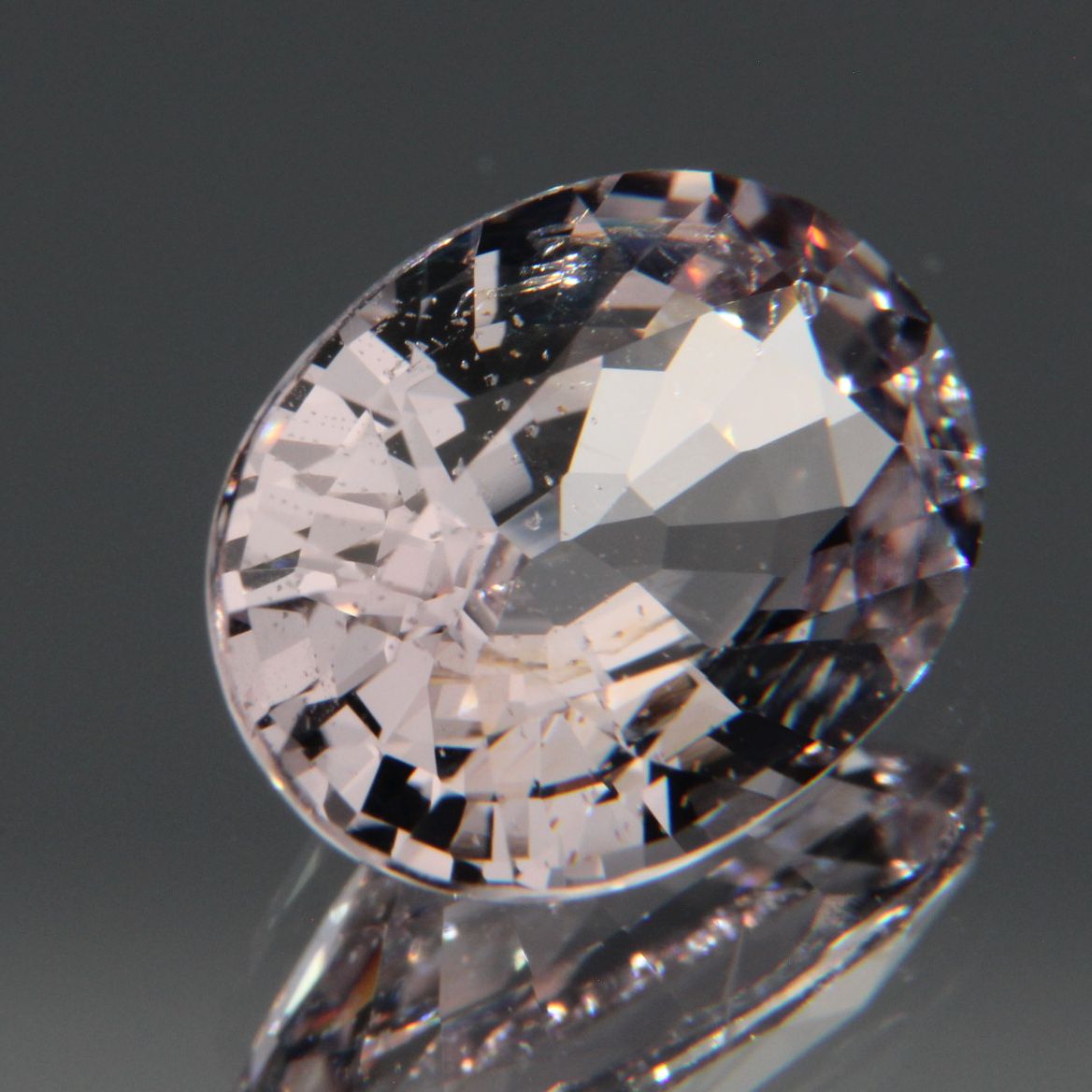 Hellvioletter Spinell 3.26ct