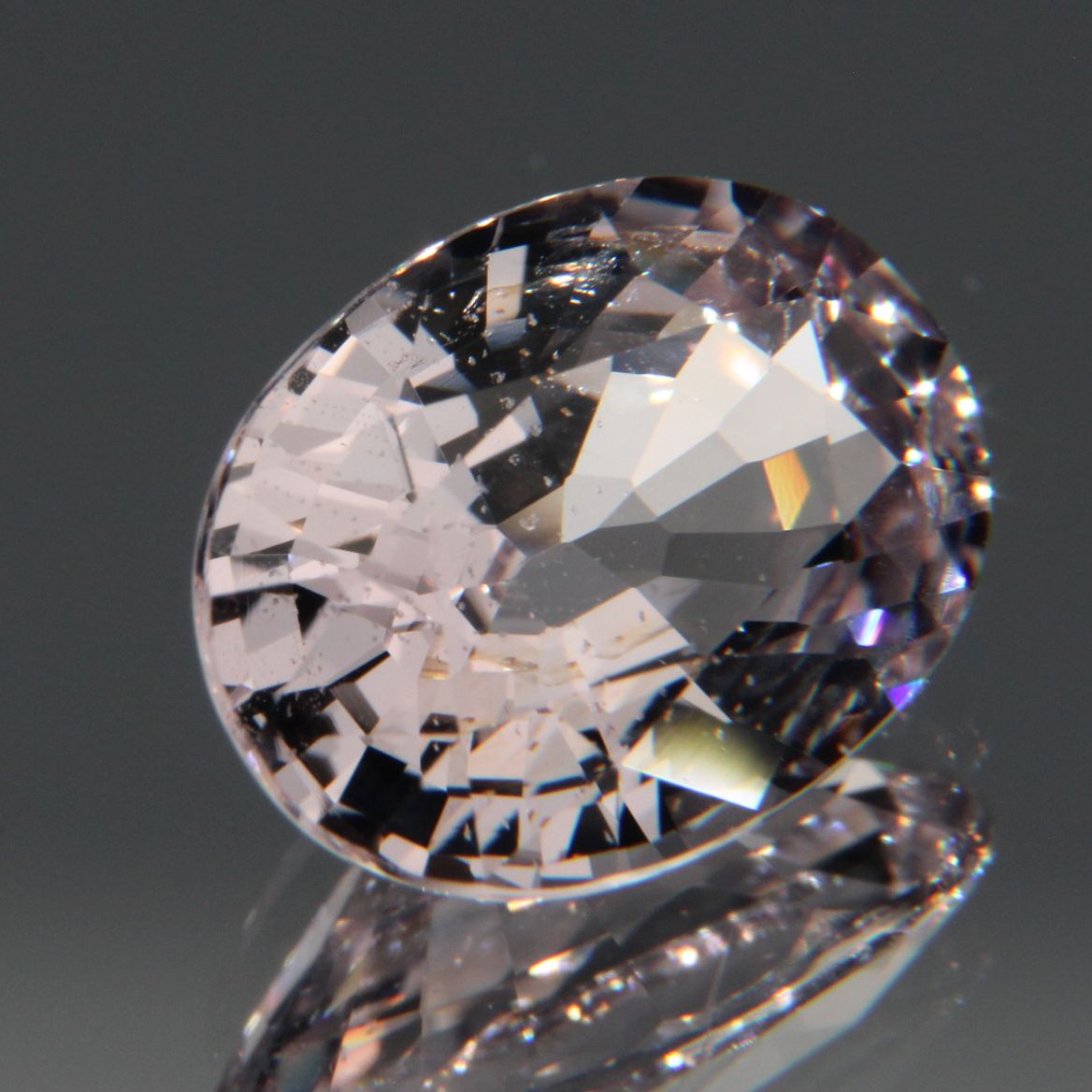Hellvioletter Spinell 3.26ct