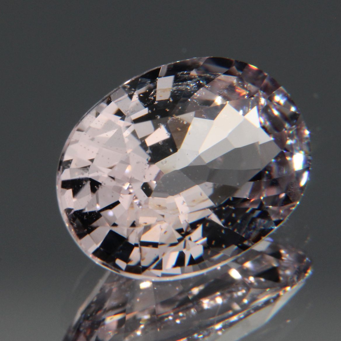 Hellvioletter Spinell 3.26ct