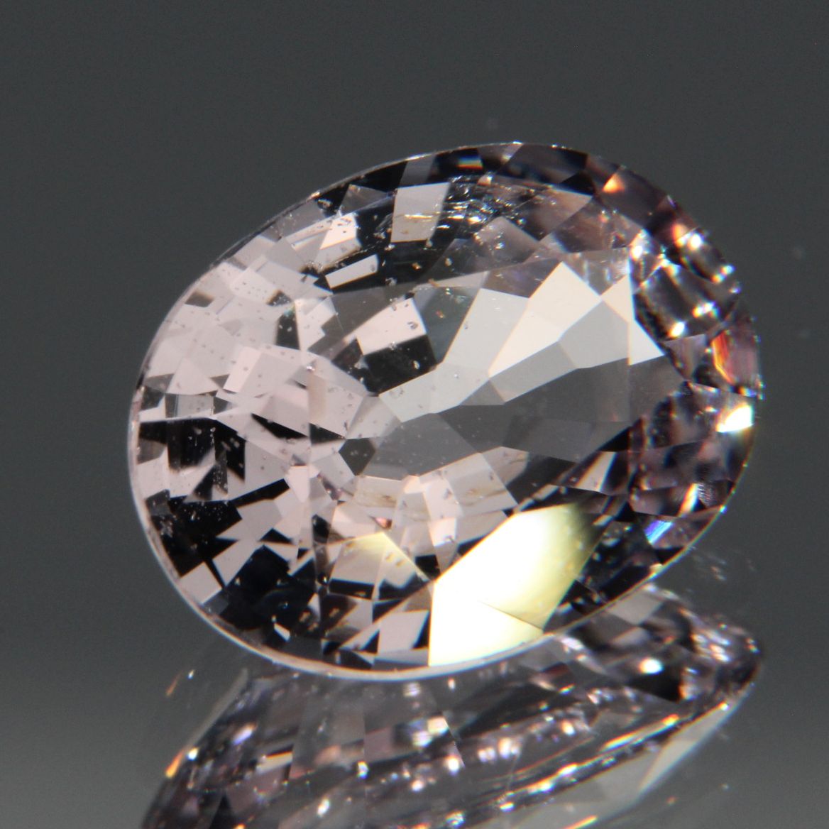 Hellvioletter Spinell 3.26ct