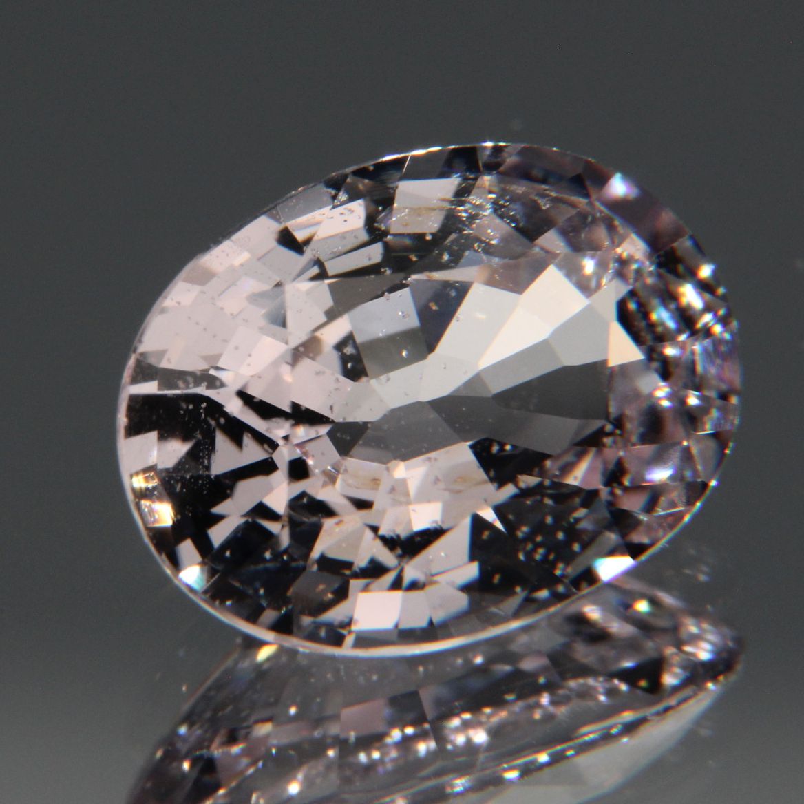 Hellvioletter Spinell 3.26ct