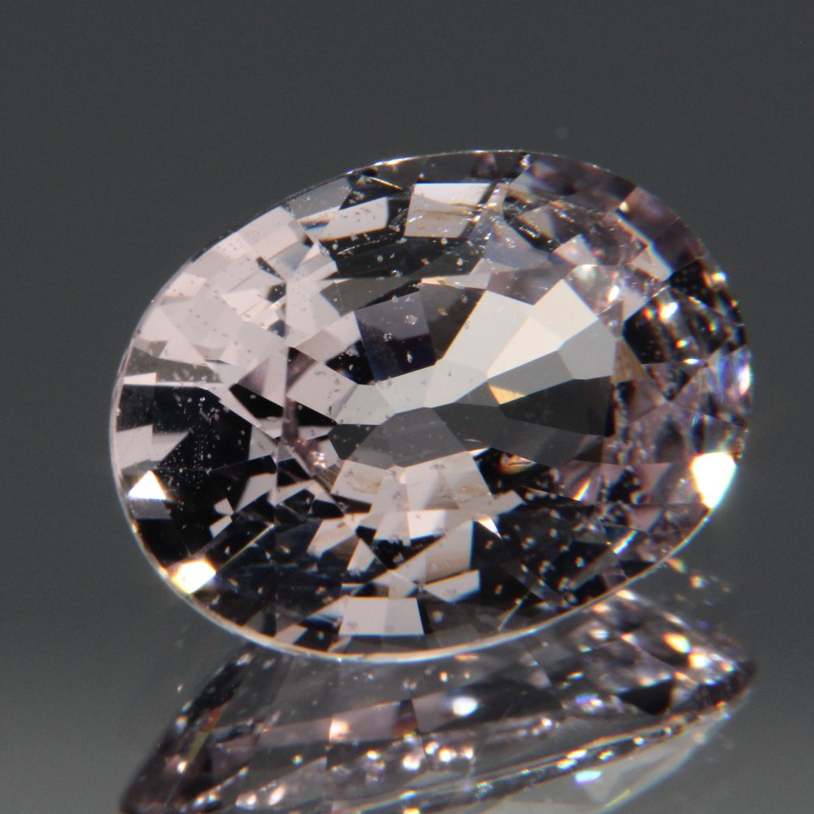 Hellvioletter Spinell 3.26ct