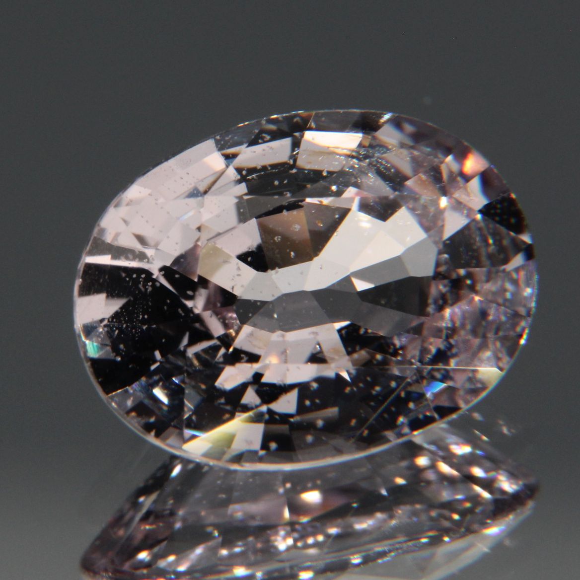 Hellvioletter Spinell 3.26ct