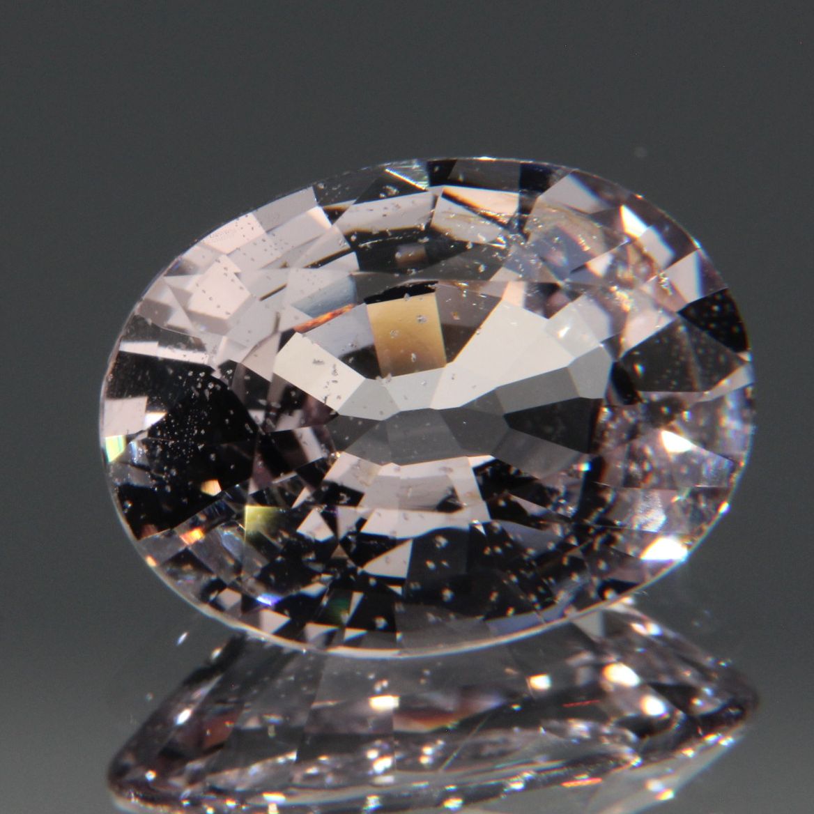 Hellvioletter Spinell 3.26ct
